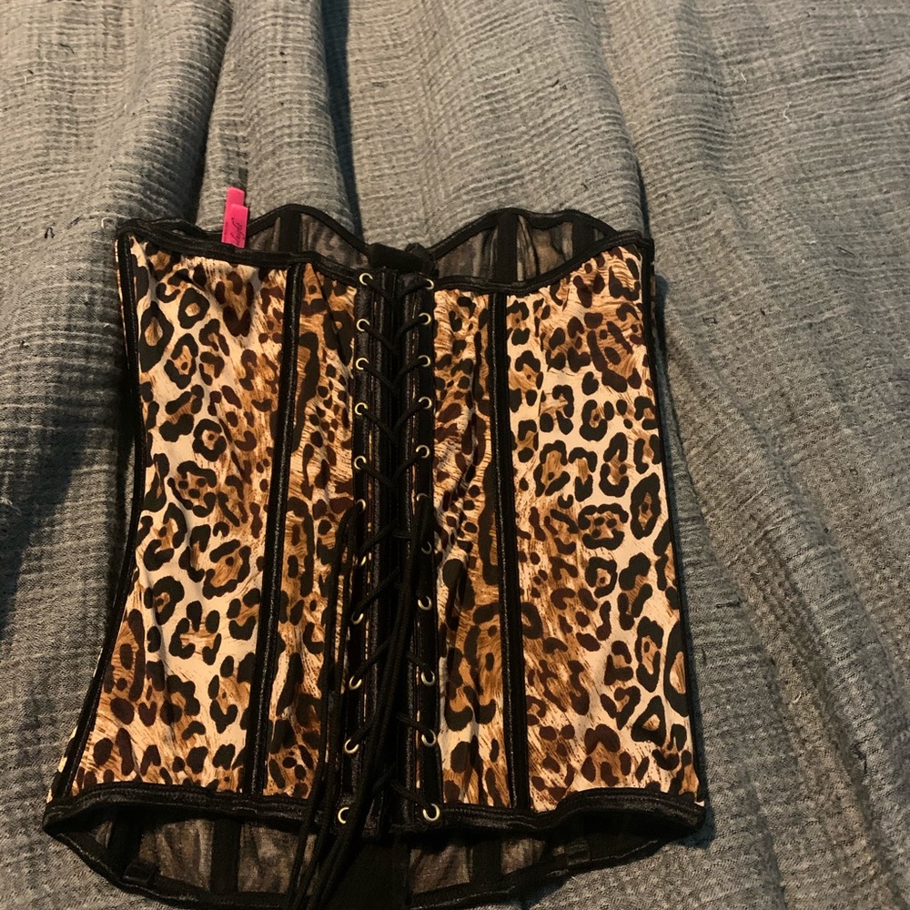 Tops - Picture 3 of 7